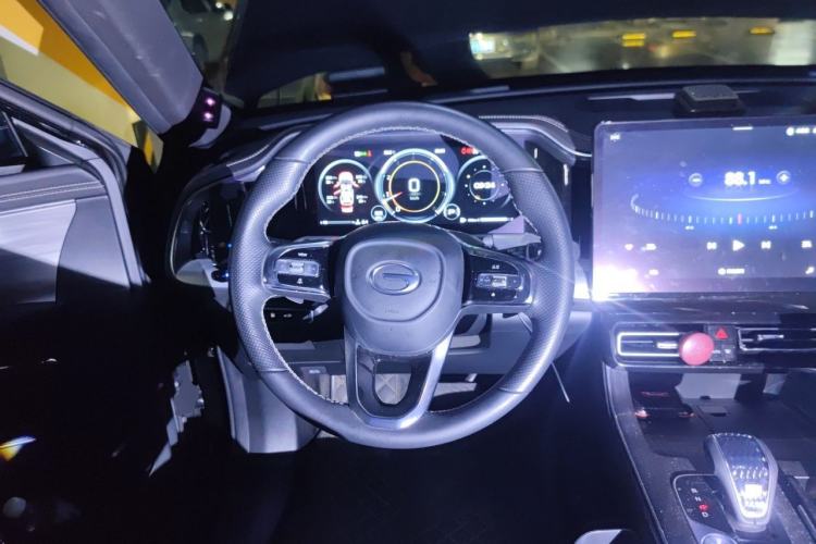 Used GAC Trumpchi GS8 2022 Linghang Series 2.0 TGDI Two-Wheel-Drive Luxury Smart Connectivity Version (7 Seats) Steering Wheel
