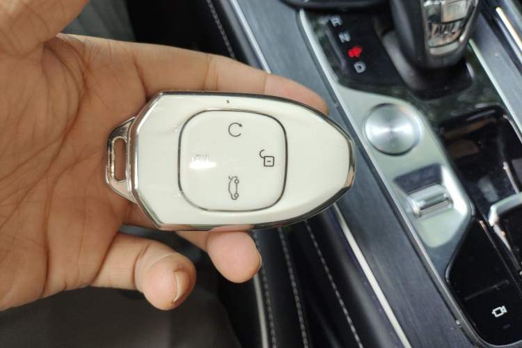 Used GAC Trumpchi GS8 2022 Linghang Series 2.0 TGDI Two-Wheel-Drive Luxury Smart Connectivity Version (7 Seats) Vehicle Key