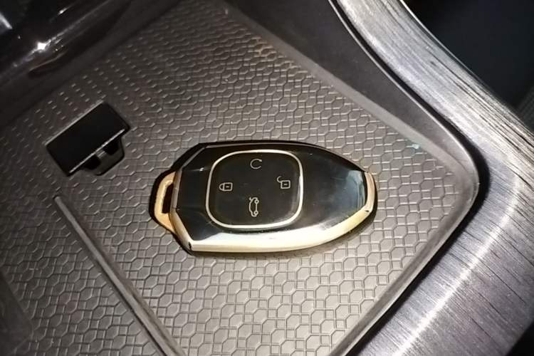 Used GAC Trumpchi GS8 2022 Linghang Series 2.0 TGDI Two-Wheel Drive Luxury Smart Connectivity Version (6 Seats) Vehicle Key