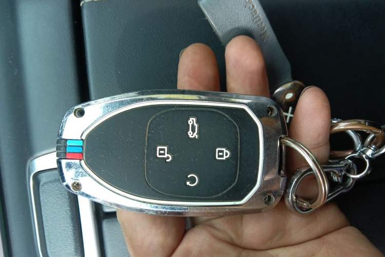 Used GAC Trumpchi GS8 2022 Linghang Series 2.0 TGDI Two-Wheel-Drive Luxury Smart Connectivity Version (7 Seats) Vehicle Key