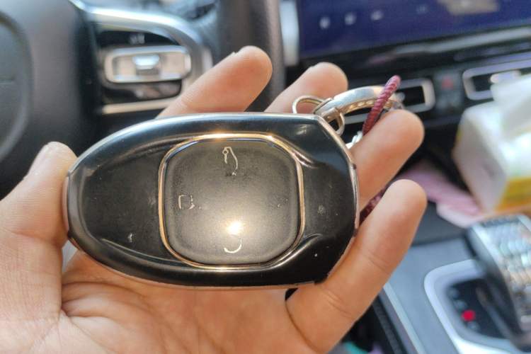 Used GAC Trumpchi GS8 2022 Linghang Series 2.0 TGDI Two-Wheel-Drive Luxury Smart Connectivity Version (7 Seats) Vehicle Key