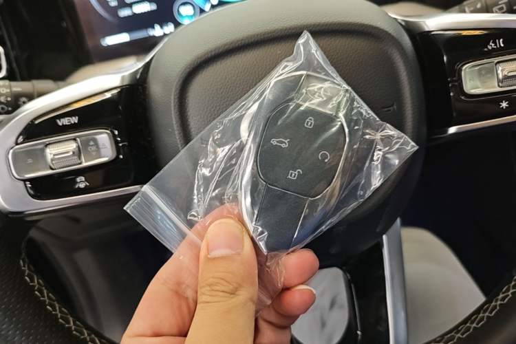 Used GAC Trumpchi GS8 2022 Linghang Series 2.0 TGDI Two-Wheel-Drive Luxury Smart Connectivity Version (7 Seats) Vehicle Key