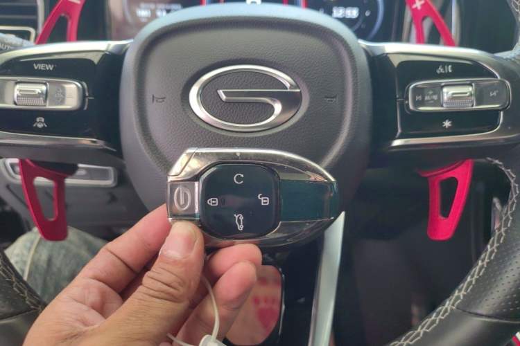 Used GAC Trumpchi GS8 2022 Linghang Series 2.0 TGDI Two-Wheel-Drive Luxury Smart Connectivity Version (7 Seats) Vehicle Key