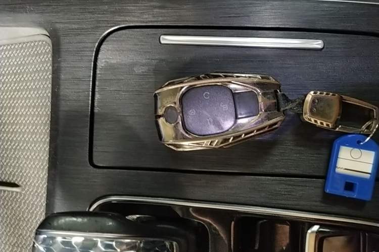 Used GAC Trumpchi GS8 2022 Linghang Series 2.0 TGDI Two-Wheel-Drive Luxury Smart Connectivity Version (7 Seats) Vehicle Key