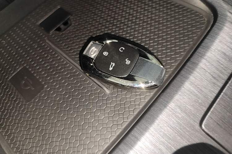 Used GAC Trumpchi GS8 2022 Linghang Series 2.0 TGDI Two-Wheel-Drive Luxury Smart Connectivity Version (7 Seats) Vehicle Key