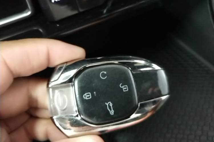 Used GAC Trumpchi GS8 2022 Linghang Series 2.0 TGDI Two-Wheel-Drive Luxury Smart Connectivity Version (7 Seats) Vehicle Key