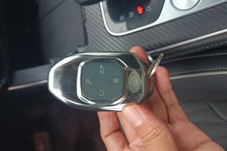 Used GAC Trumpchi GS8 2022 Linghang Series 2.0 TGDI Two-Wheel-Drive Luxury Smart Connectivity Version (7 Seats) Vehicle Key