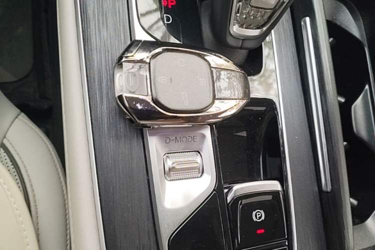 Used GAC Trumpchi GS8 2022 Linghang Series 2.0 TGDI Two-Wheel-Drive Luxury Smart Connectivity Version (7 Seats) Vehicle Key