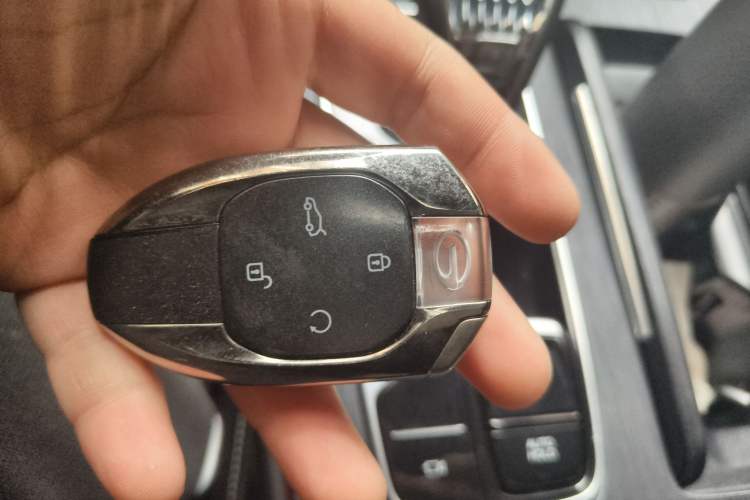 Used GAC Trumpchi GS8 2022 Linghang Series 2.0 TGDI Two-Wheel-Drive Luxury Smart Connectivity Version (7 Seats) Vehicle Key