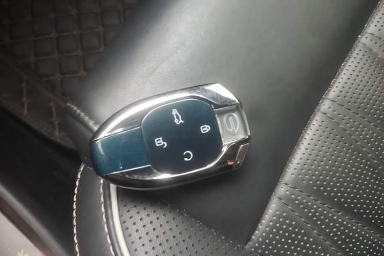 Used GAC Trumpchi GS8 2022 Linghang Series 2.0 TGDI Two-Wheel-Drive Luxury Smart Connectivity Version (7 Seats) Vehicle Key