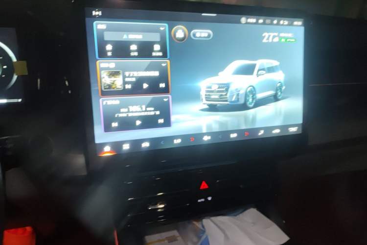 Used GAC Trumpchi GS8 2022 Dual-Engine Series 2.0TM Four-Wheel Drive Prestige Edition (6 Seats) Audio And AC Panel