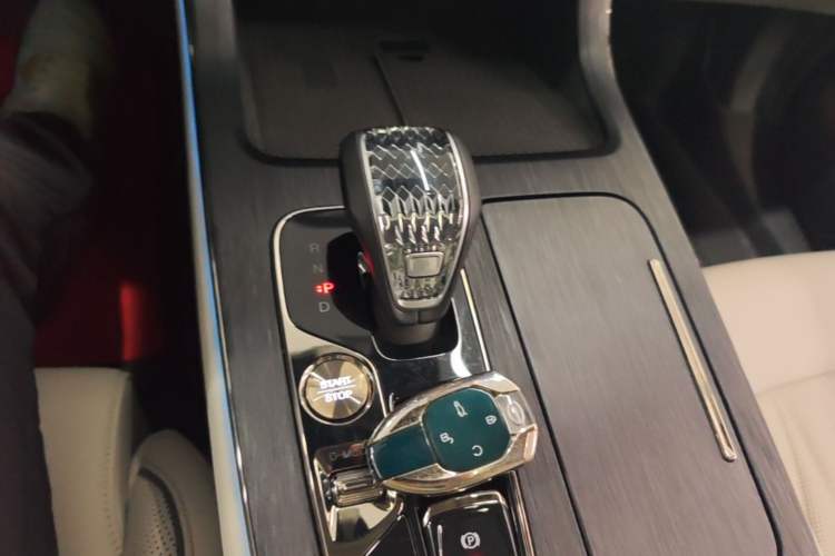 Used GAC Trumpchi GS8 2022 Double-Energy Series 2.0TM Two-Wheel Drive Prestige Edition (6 Seats) Gear Lever