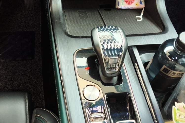 Used GAC Trumpchi GS8 2022 Dual-Engine Series 2.0TM Four-Wheel Drive Prestige Edition (6 Seats) Gear Lever