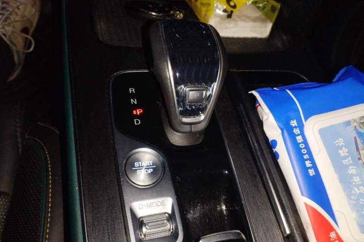 Used GAC Trumpchi GS8 2022 Flagship Series 2.0 TGDI Four-Wheel Drive Luxury Smart Connectivity Version (7 Seats) Gear Lever