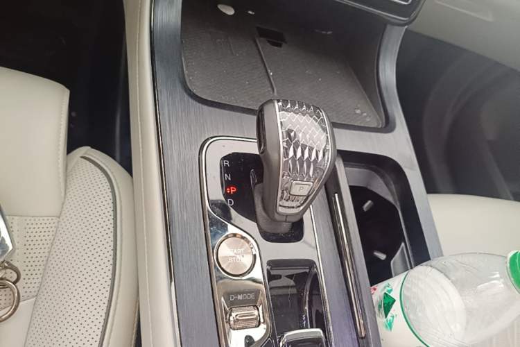 Used GAC Trumpchi GS8 2022 Double-Energy Series 2.0TM Two-Wheel Drive Prestige Edition (6 Seats) Gear Lever