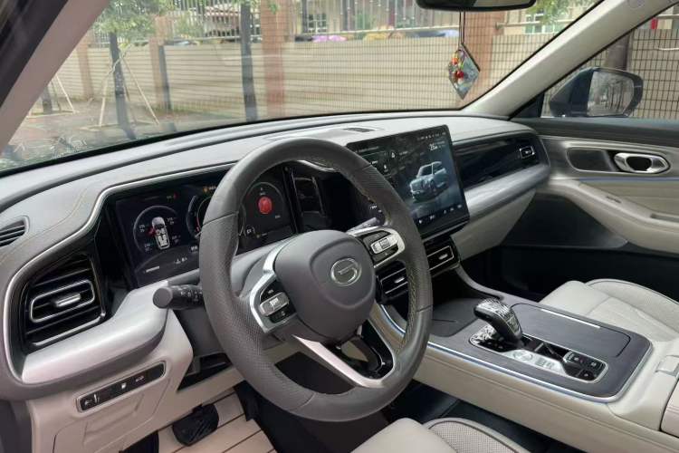 Used GAC Trumpchi GS8 2022 Flagship Series 2.0 TGDI Four-Wheel Drive Luxury Smart Connectivity Version (6 Seats) Interior 1