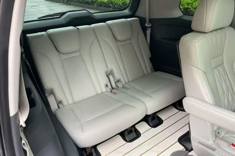 Used GAC Trumpchi GS8 2022 Flagship Series 2.0 TGDI Four-Wheel Drive Luxury Smart Connectivity Version (6 Seats) Interior 4