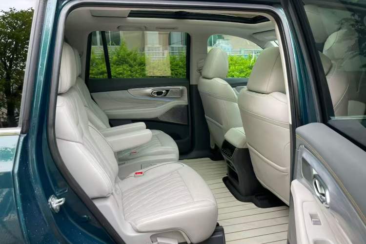 Used GAC Trumpchi GS8 2022 Flagship Series 2.0 TGDI Four-Wheel Drive Luxury Smart Connectivity Version (6 Seats) Interior 5