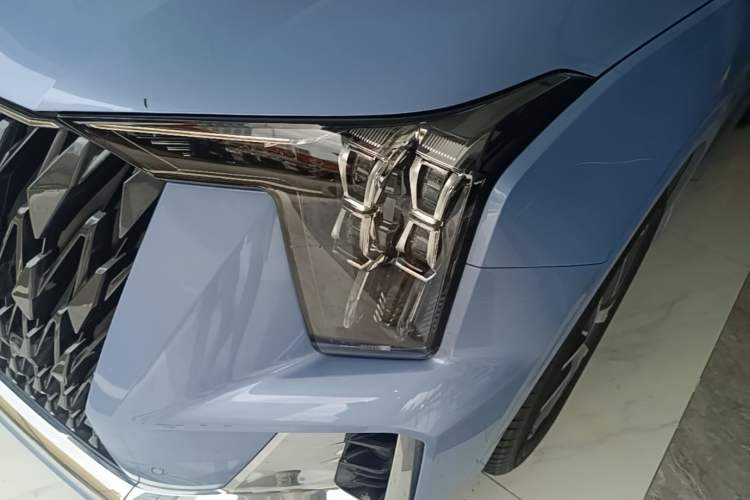 Used GAC Trumpchi GS8 2022 Double-Energy Series 2.0TM Two-Wheel Drive Prestige Edition (6 Seats) Left Front Headlight