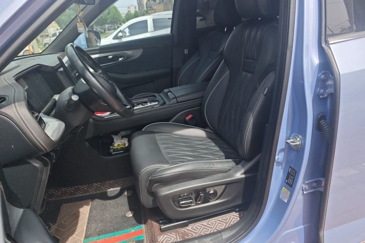 Used GAC Trumpchi GS8 2022 Dual-Engine Series 2.0TM Two-Wheel Drive Prestige Edition (7 Seats) Left Front Seat