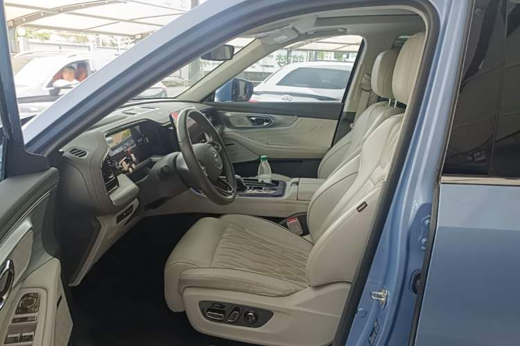 Used GAC Trumpchi GS8 2022 Double-Energy Series 2.0TM Two-Wheel Drive Prestige Edition (6 Seats) Left Front Seat