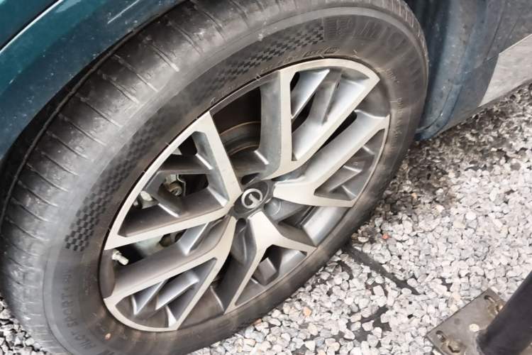 Used GAC Trumpchi GS8 2022 Dual-Engine Series 2.0TM Four-Wheel Drive Prestige Edition (6 Seats) Left Front Wheel Hub