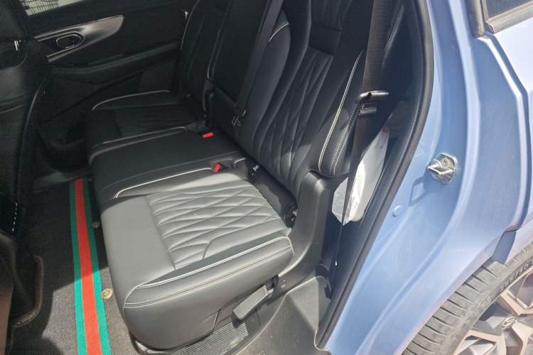 Used GAC Trumpchi GS8 2022 Dual-Engine Series 2.0TM Two-Wheel Drive Prestige Edition (7 Seats) Left Rear Seat