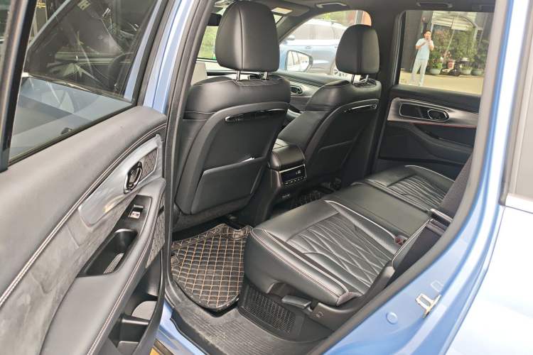 Used GAC Trumpchi GS8 2022 Dual-Engine Series 2.0TM Two-Wheel Drive Prestige Edition (7 Seats) Left Rear Seat