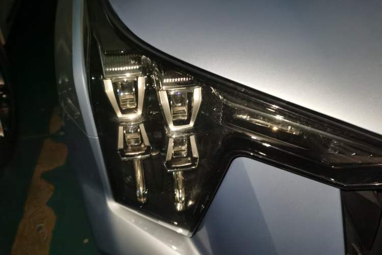 Used GAC Trumpchi GS8 2022 Dual-Engine Series 2.0TM Two-Wheel Drive Prestige Edition (7 Seats) Right Front Headlight