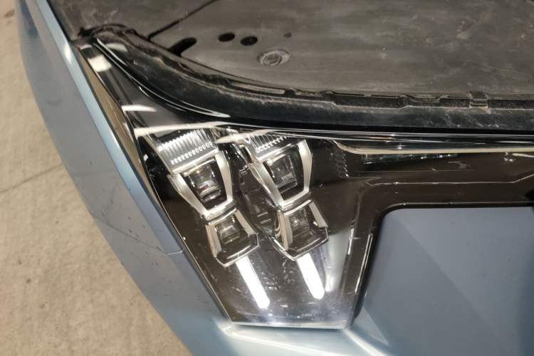 Used GAC Trumpchi GS8 2022 Double-Energy Series 2.0TM Four-Wheel Drive Premium Edition (7 Seats) Right Front Headlight