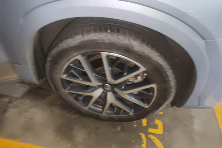 Used GAC Trumpchi GS8 2022 Dual-Engine Series 2.0TM Four-Wheel Drive Prestige Edition (6 Seats) Right Front Wheel Hub