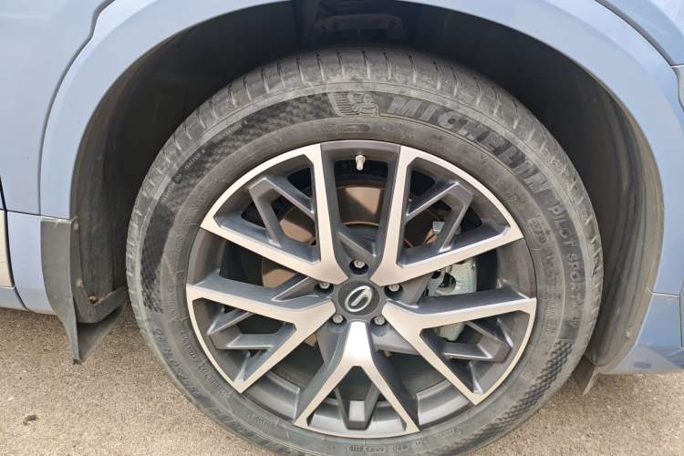 Used GAC Trumpchi GS8 2022 Dual-Engine Series 2.0TM Two-Wheel Drive Prestige Edition (7 Seats) Right Front Wheel Hub