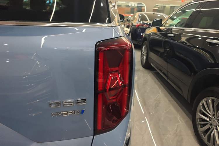 Used GAC Trumpchi GS8 2022 Double-Energy Series 2.0TM Two-Wheel Drive Prestige Edition (6 Seats) Right Rear Taillight