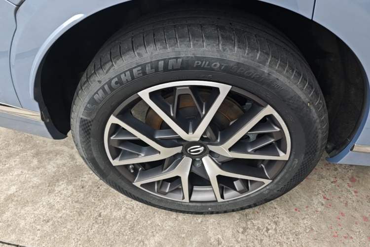 Used GAC Trumpchi GS8 2022 Dual-Engine Series 2.0TM Two-Wheel Drive Prestige Edition (7 Seats) Right Rear Wheel Hub