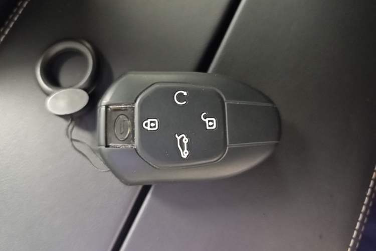 Used GAC Trumpchi GS8 2022 Dual-Engine Series 2.0TM Two-Wheel Drive Prestige Edition (7 Seats) Vehicle Key
