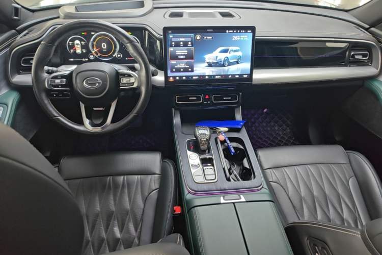 Used GAC Trumpchi GS8 2022 Flagship Series 2.0 TGDI Two-Wheel-Drive Prestige Edition (7 Seats) Center Console