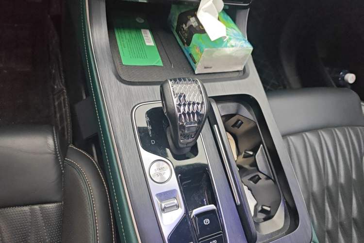 Used GAC Trumpchi GS8 2022 Flagship Series 2.0 TGDI Four-Wheel Drive Luxury Smart Connectivity Version (7 Seats) Gear Lever
