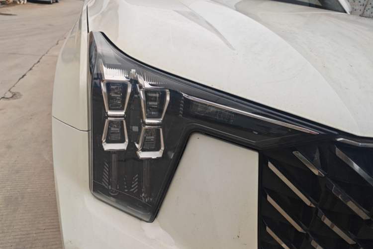 Used GAC Trumpchi GS8 2022 Flagship Series 2.0 TGDI Four-Wheel Drive Luxury Smart Connectivity Version (7 Seats) Right Front Headlight