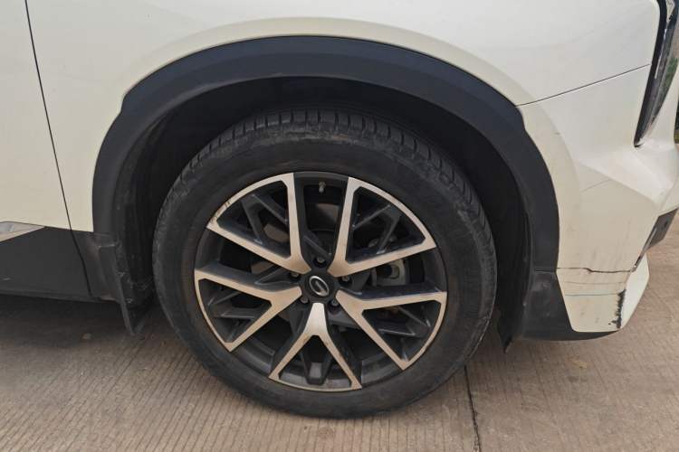 Used GAC Trumpchi GS8 2022 Flagship Series 2.0 TGDI Four-Wheel Drive Luxury Smart Connectivity Version (7 Seats) Right Front Wheel Hub