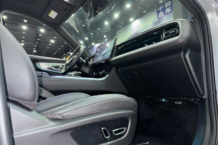 Used GAC Trumpchi GS8 2022 Flagship Series 2.0 TGDI Four-Wheel Drive Luxury Smart Connectivity Version (7 Seats) Audio And AC Panel