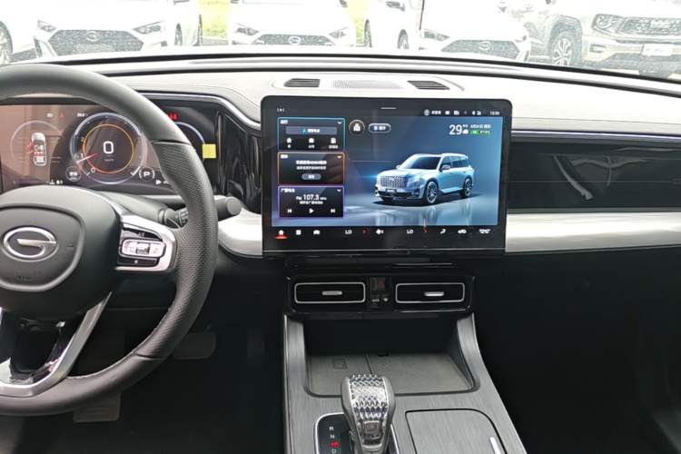 Used GAC Trumpchi GS8 2022 Linghang Series 2.0 TGDI Two-Wheel-Drive Luxury Smart Connectivity Version (7 Seats) Audio And AC Panel
