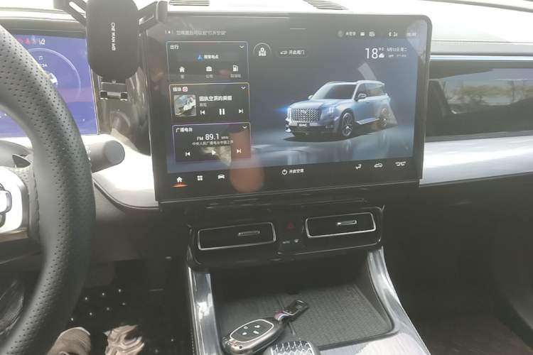 Used GAC Trumpchi GS8 2022 Linghang Series 2.0 TGDI Two-Wheel Drive Luxury Smart Connectivity Version (6 Seats) Audio And AC Panel