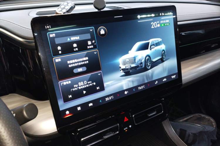 Used GAC Trumpchi GS8 2022 Linghang Series 2.0 TGDI Two-Wheel Drive Luxury Smart Connectivity Version (6 Seats) Audio And AC Panel