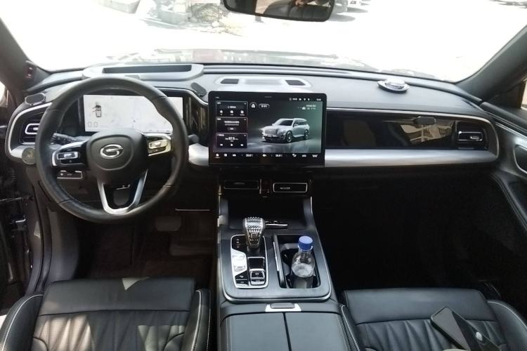 Used GAC Trumpchi GS8 2022 Flagship Series 2.0 TGDI Two-Wheel-Drive Prestige Edition (7 Seats) Center Console
