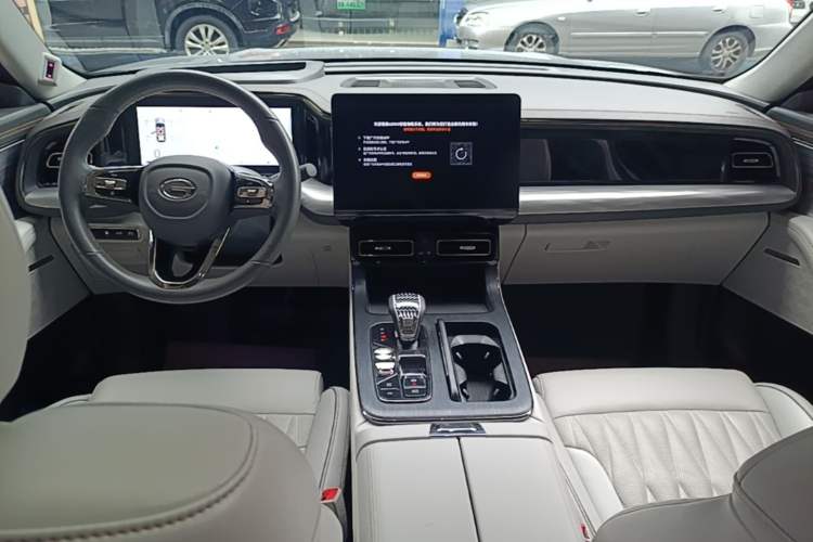 Used GAC Trumpchi GS8 2022 Double-Energy Series 2.0TM Two-Wheel Drive Prestige Edition (6 Seats) Center Console