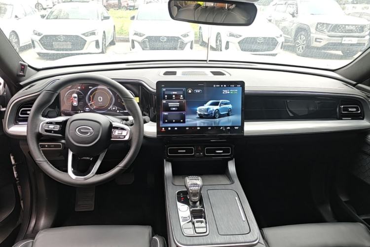 Used GAC Trumpchi GS8 2022 Linghang Series 2.0 TGDI Two-Wheel-Drive Luxury Smart Connectivity Version (7 Seats) Center Console