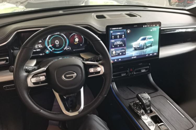 Used GAC Trumpchi GS8 2022 Linghang Series 2.0 TGDI Two-Wheel-Drive Luxury Smart Connectivity Version (7 Seats) Center Console