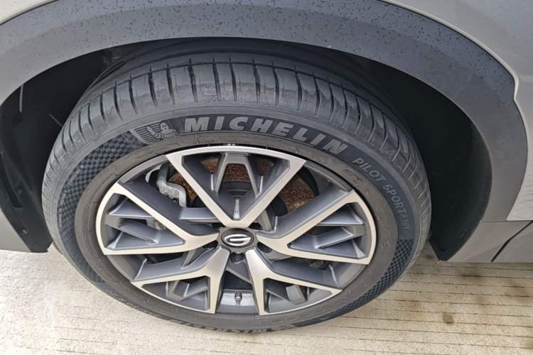 Used GAC Trumpchi GS8 2022 Linghang Series 2.0 TGDI Two-Wheel-Drive Luxury Smart Connectivity Version (7 Seats) Exterior 4