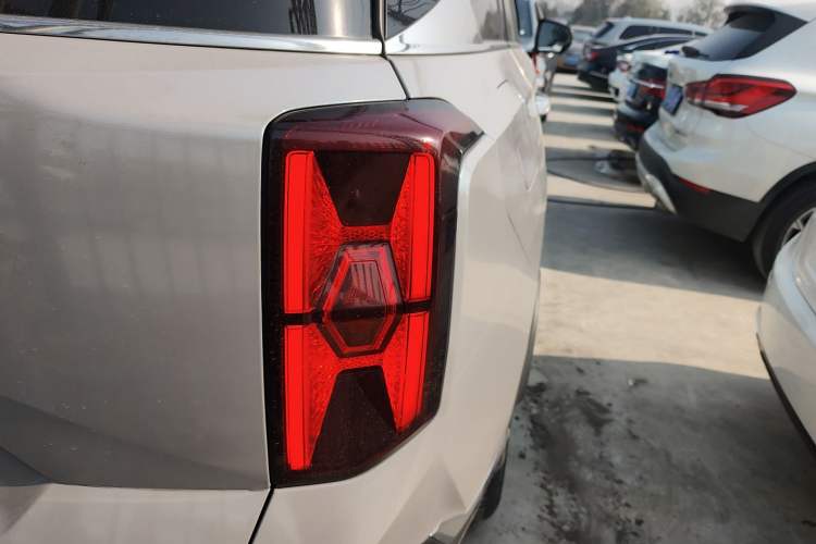 Used GAC Trumpchi GS8 2022 Linghang Series 2.0 TGDI Two-Wheel-Drive Luxury Smart Connectivity Version (7 Seats) Exterior 6