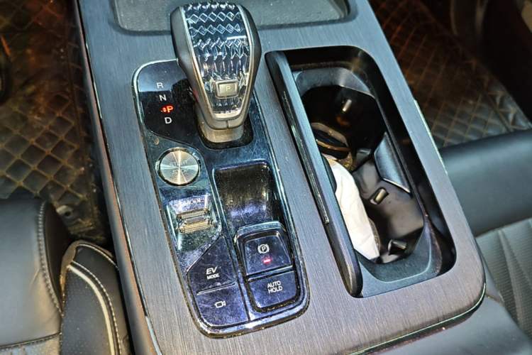 Used GAC Trumpchi GS8 2022 Double-Energy Series 2.0TM Two-Wheel Drive Prestige Edition (6 Seats) Gear Lever